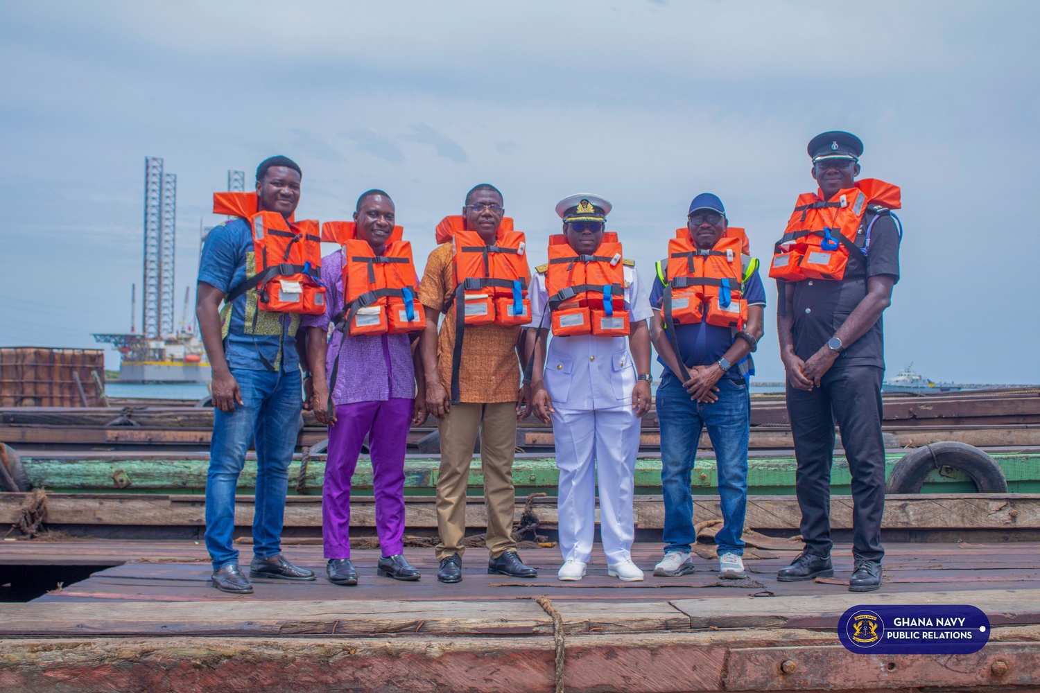 GHANA NAVY SEIZES 8 BOATS SUSPECTED OF ILLEGAL BUNKERING
