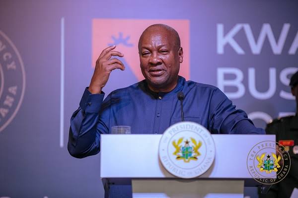MAHAMA HIGHLIGHTS BUSINESS ROOTS OF KWAHU EASTER, PUSHES FOR STABLE CEDI AT BUSINESS FORUM