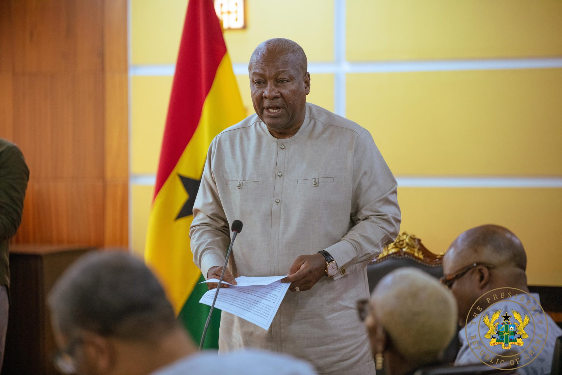 Mahama bans Ministers, CEOs from accepting unverified private awards