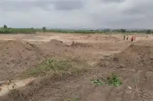 Suspected Illegal Sand Winners Escape During Tsopoli Operation