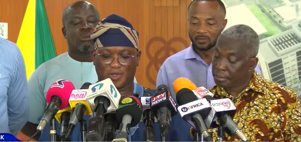 Minority accuses Mahama of “settings” over OSP praise, demands clarity on anti-corruption commitment