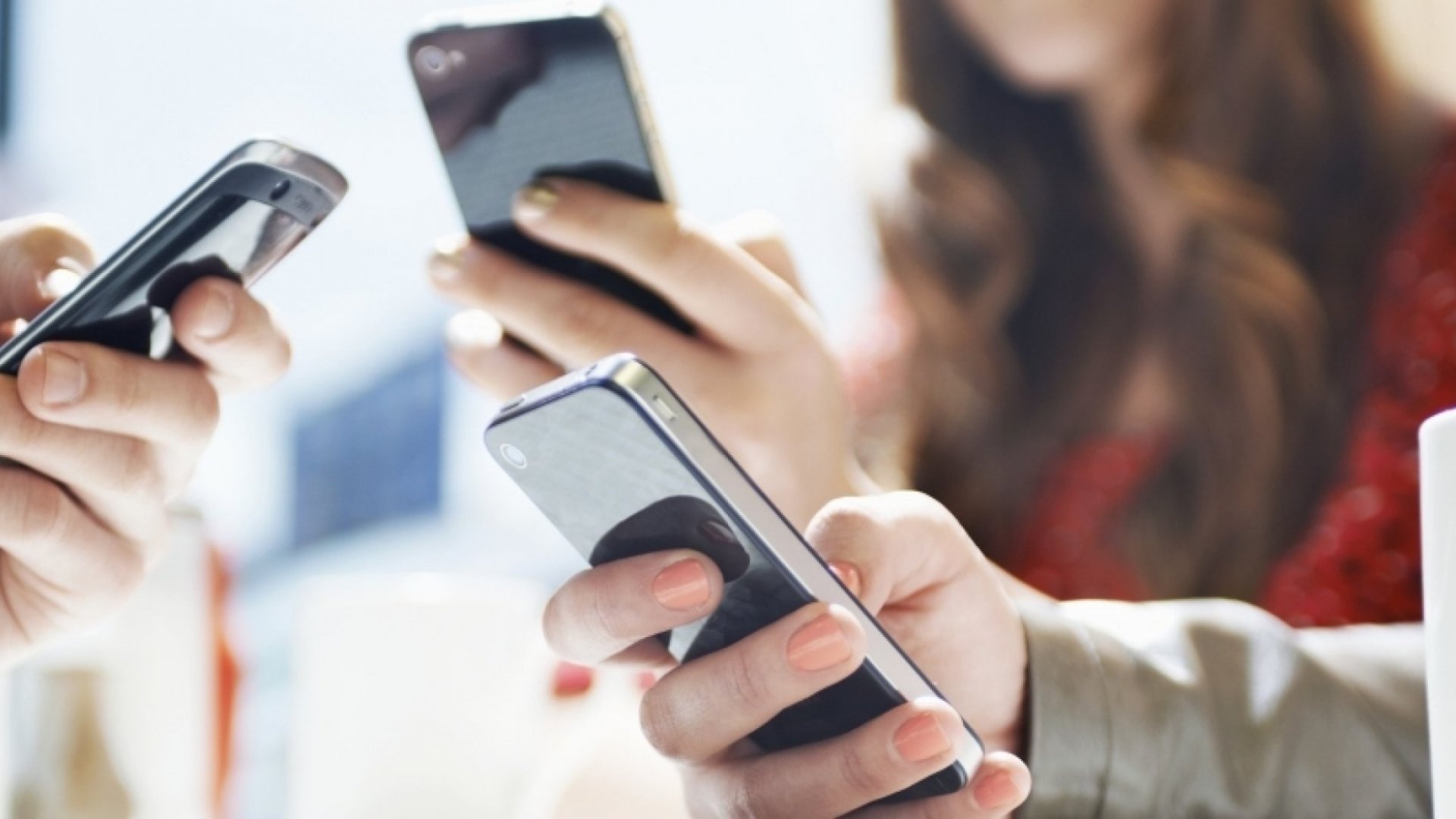 Smartphones to be banned in schools in UK