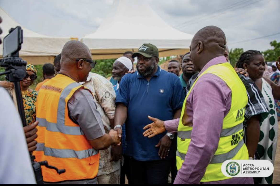 Accra Mayor cuts sod for new classroom block at Kaneshie Cluster of Schools