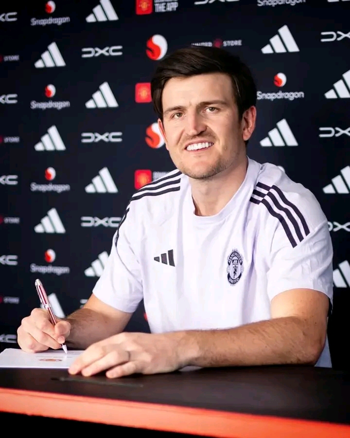 MAGUIRE SIGNS NEW MAN UNITED DEAL