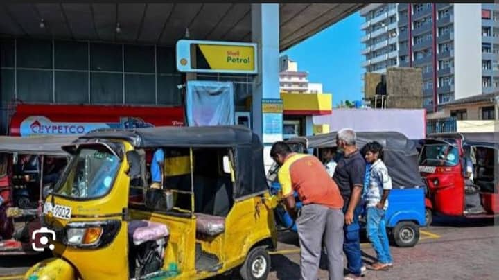 Sri Lanka Declares Midweek Holiday to Conserve Fuel Amid Rising Oil Crisis