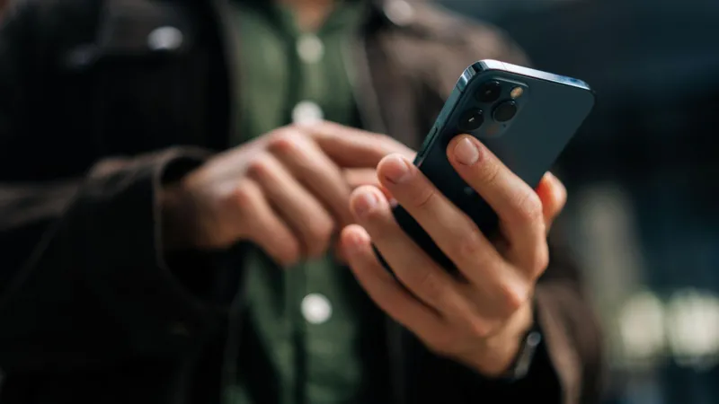 Ad for AI editing app which said it could 'remove anything' banned
